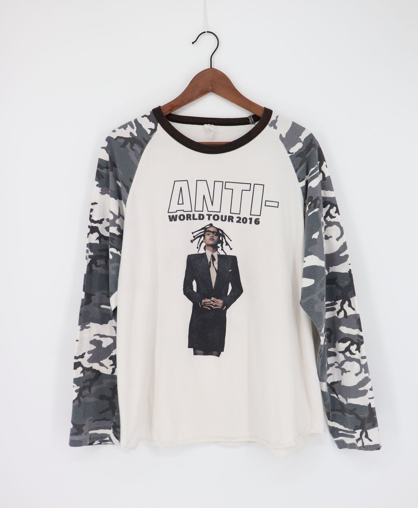 RIHANNA ANTI-WORLD TOUR 2016 RAGLAN