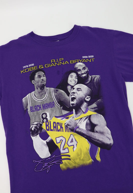 KOBE & GIANNA BRYANT R.I.P LAKERS TEE (M)