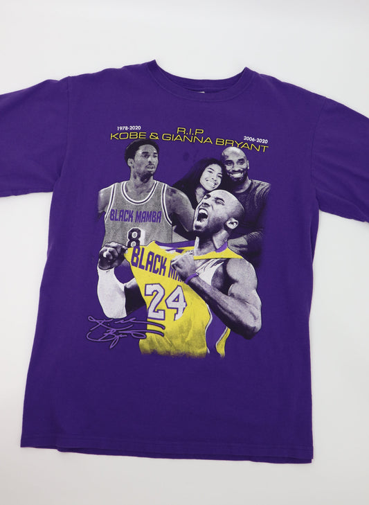 KOBE & GIANNA BRYANT R.I.P LAKERS TEE (M)