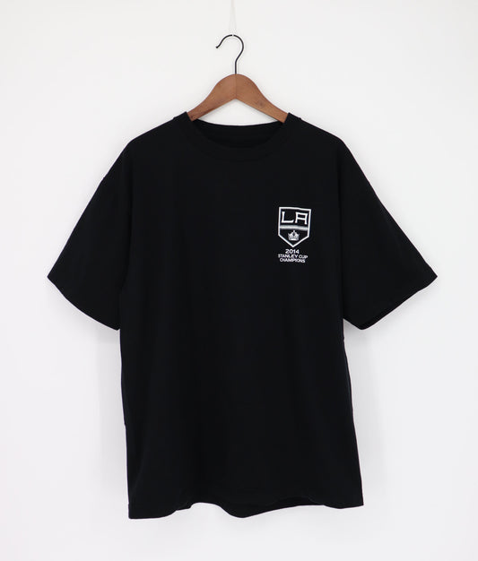 LA KINGS 2014 STANLEY WORLD CUP CHAMPIONS TEE (XL)